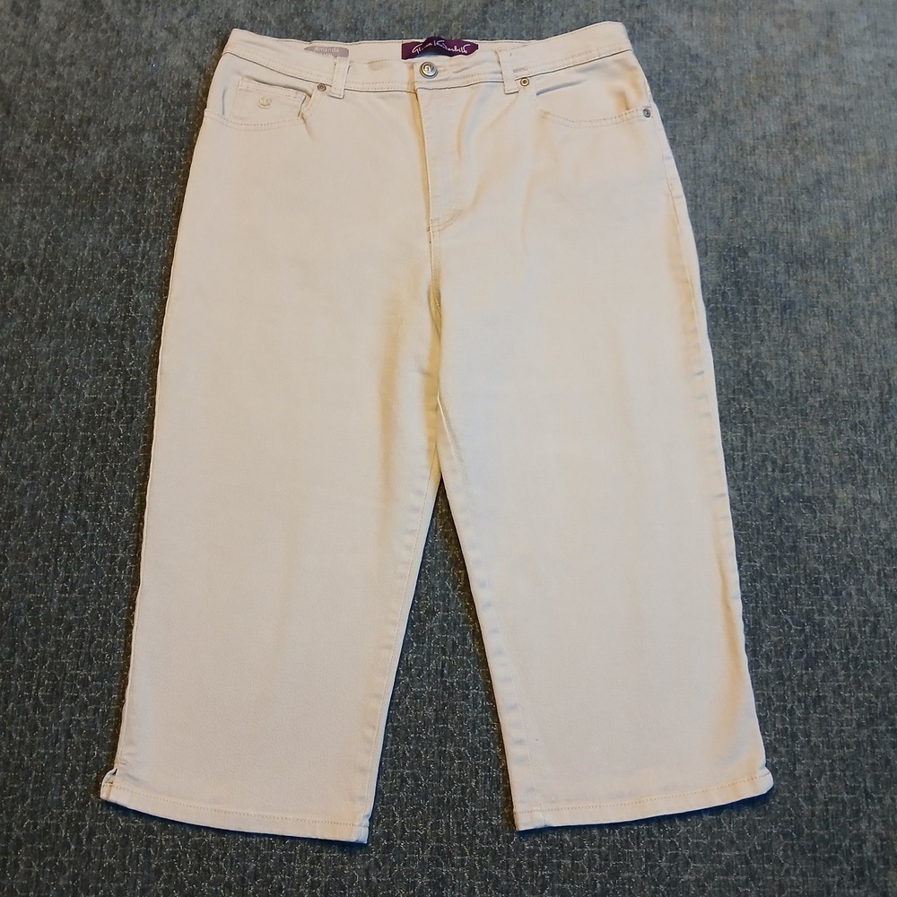 Gloria Vanderbilt Amanda Capri Pants Beige Stretch Denim Size 14 Average